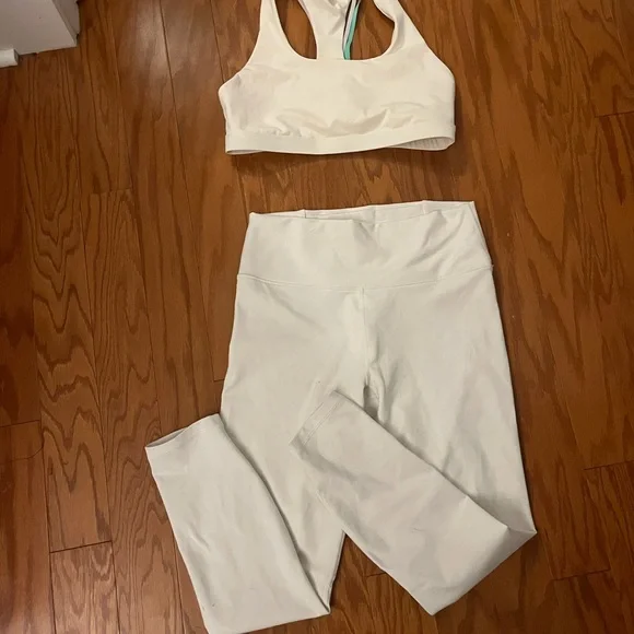 Fabletics Set Cream Leggings and top - Picture 3 of 4